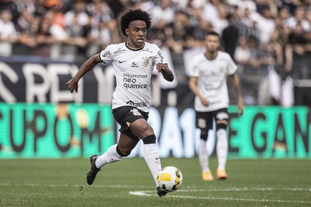 国足遭遇耻辱三连败 史上首次败给两队
